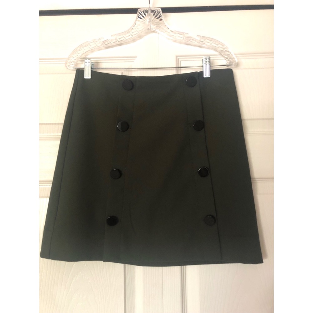 Dark green buttoned modern skirt